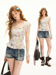 Unifree | Feminine Floral Short Sleeve Summer Tulip Sleeve Cinch Waist Ruffle U-Neck Slimming Cropped Shirt