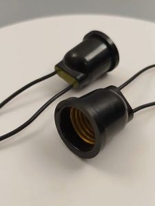 ขั้วหลอดไฟ ขั้วยางพลาสติก ทนความร้อนได้อย่างดี E27 ขั้วไฟ เกลียวมาตรฐาน กันน้ำกันฝน สามารถใช้งานกลางแจ้งได้ ใช้ได้กับหลอดเกลียว 6A 250V 10 ชิ้น