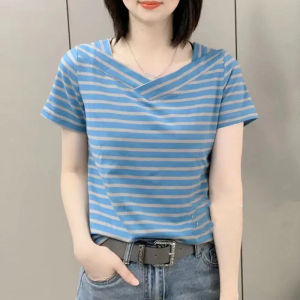 เสื้อยืดคอกลมแขนสั้นผู้หญิงฤดูร้อนปี 2025 ทรงหลวมลายทางสไตล์เกาหลี ผ้าฝ้ายแท้ แฟชั่นสำหรับคุณแม่วัยกลางคน