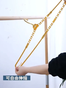 BUJOY ไม้แขวนเสื้อ ปรับระดับได้ กันลื่น ยืดหดได้ ไม้แขวนผ้าพลาสติก ผู้ใหญ่ กว้าง 41-69cm hanger