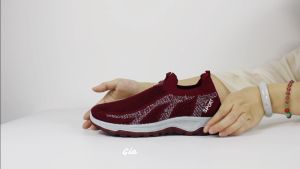 Sepatu Sneakers Wanita LURVI MERAH: Olahraga Sport Shoes & Jogging Impor