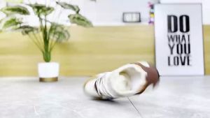 Sepatu Pria Sneakers Motif Emas Mengkilat Terbaru Keren Dan MewahSepatu Casual Import Kualitas Premium Leather Sol KaretSepatu Olahraga Bikin Kaki Anti Lecet Cocok Untuk HolidayJoggingKerjaKualiah Dan Tahun Baru