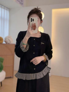 เสื้อยืดแขนยาวทรงหลวมสไตล์เกาหลีสำหรับผู้หญิงในฤดูใบไม้ผลิและฤดูใบไม้ร่วง คอกลม ลายสก็อต ผ่าหน้าด้านข้าง เสื้อตัวบนปะติดปะต่อกัน