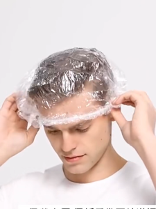 หมวกคลุมผมอาบน้ำแบบใช้แล้วทิ้ง 100 ชิ้น/แพ็ค ผลิตจากพลาสติกหนาอย่างดี ใช้ในโรงแรม รีสอร์ท สปา และอพาร์ทเมนท์ กันน้ำได้ดี สวมใส่ง่าย