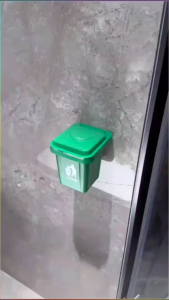 Thùng rác treo tường kèm gạt tàn