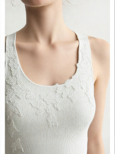 AMII | U-neck Silk Lace Trimmed Knit Tank Top