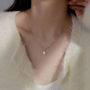 Elegant Designer Freshwater Pearl Pendant Necklace