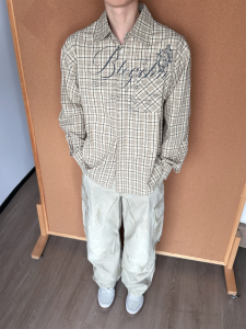 เสื้อเชิ้ตแขนยาวลายสก็อตพิมพ์ลายสตรีทสไตล์อเมริกันสำหรับคู่รัก ทรงหลวม ลำลอง ผ้าโพลีเอสเตอร์ ระบายอากาศได้ดี ไม่รุ่ย