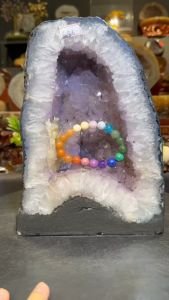 amethyst geide with calcite 🇲🇾base on JB Kilang  💯天然紫晶洞 薄皮玛瑙边 洞里左侧带有方解石共生 紫晶体透亮 底部钛晶+黄娇花共生💰