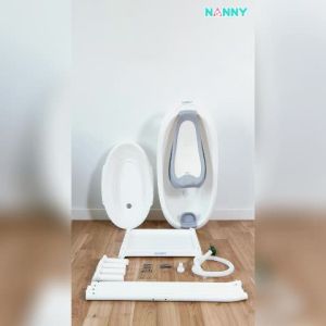 Nanny ชุดอ่างอาบน้ำ รุ่น Bloomy มีที่รองอาบน้ำและที่วางสบู่ในตัว พร้อมขาตั้งเหล็ก