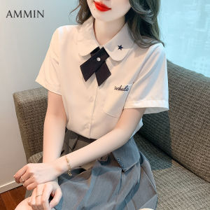 AMMIN เสื้อเบลาส์พิมพ์ลายดาวสำหรับฤดูร้อนเสื้อชีฟองแขนสั้นพิมพ์ลายดาวสุดชิคพร้อมริบบิ้นประดับหมุดดีไซน์ฉบับภาษาเกาหลีเสื้อเบลาส์ Cetakan Alfabet OL สีขาวกระดุมแถวเดียวเสื้อเบลาส์หรูหรา