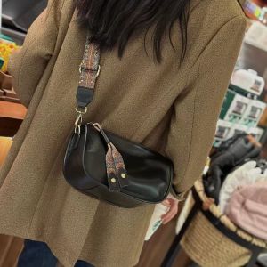 Trendy Top Layer Vegetable Tanned Cowhide Crossbody Bag Womens 2025 New Niche Design Commute Wide Band Genuine Leather Single Shoulder Bag