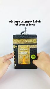 Celengan Miniatur Kabah Ukuran SEDANG Gratis Gantungan Kunci | Celengan Target Buka Tutup Pakai Kunci Bentuk Miniature Kabah Ukuran 10 x 10 x 15 cm | Souvenir Pernikahan Oleh-oleh Haji Umrah Tabungan Baitullah
