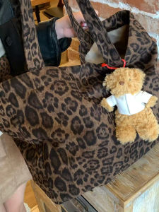 2025 Autumn New Large Capacity Retro Leopard Print Tote Bag Womens Fashionable Commuter Single Shoulder Bag Commuter Bag