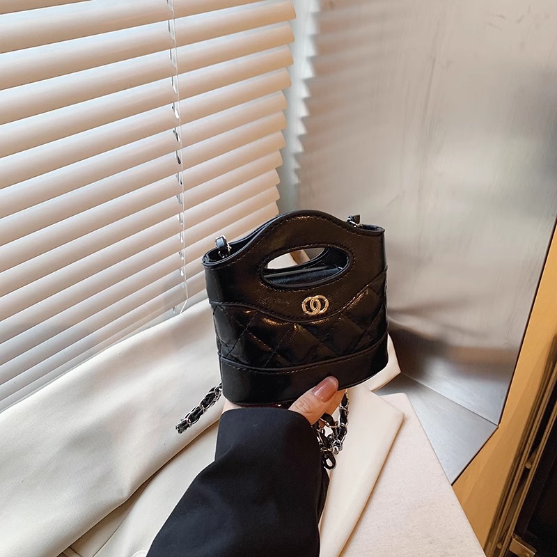 Làm thế nào để chọn túi đeo chéo cho trẻ em phù hợp mà không làm đau lưng con?