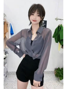 เสื้อคลุมกันแดดผ้าไหมน้ำแข็งบางสำหรับผู้หญิงในช่วงฤดูร้อน ชุดเดรสยาวคลุมไหล่แบบบาง คอกลม แขนยาว สไตล์เกาหลี