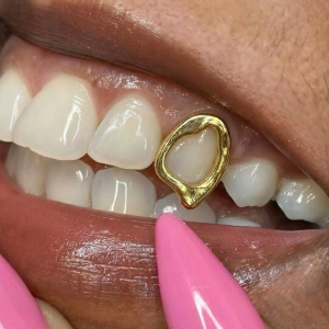 New Irregular Single Hollow Tooth Hip-Hop Fashionable Tooth Jewelry For Halloween Cosplay Rap
