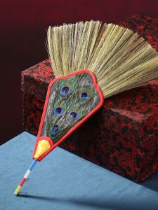 Handmade Peacock Fan Craft Supplies Five-Eyed Blessing Grass Feather Fan Home Decor Items from Sichuan Province China