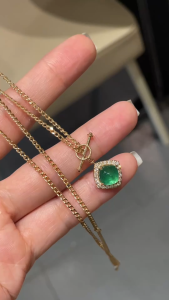 Montagne Jewelry 18k Pure Yellow Gold necklace for women Diamond Inset Elegant Retro Design Fine Jewellery Natural Vivid 1.5 Carat Emerald Pendant Necklace