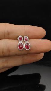 ต่างหูพลอยทับทิม (Natural Ruby) สีชมพูแดงสวยมาก ตัวเรือนเงินแท้ 92.5%ชุบทองคำขาว  พลอยแท้จากประเทศโมซัมบิก