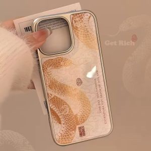 💯【เคสโทรศัพท์】 + Gratis Ongkir💯เคสโทรศัพท์กาวรูปงูสีทองเมฆมงคลสไตล์จีนเหมาะสำหรับ iPhone 16 15 14 13 Pro Max ฝาครอบป้องกันการตก