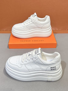 Leather White Sneakers Womens Ins 2025 New Style Thick Bottom Heightening Foot Small Super Fire Board Shoes Casual Cross Buckle