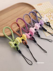 สายรัดโทรศัพท์ผูกโบว์ผีเสื้อถักแข็งแกร่งสำหรับนักเรียน สายรัดโทรศัพท์แบบสั้นสำหรับผู้ชายและผู้หญิง สายรัดโทรศัพท์แบบ U Disk สายรัดกล้อง CCD สายรัดโทรศัพท์แบบถัก