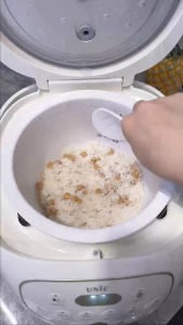 Nồi cơm điện lòng gốm tự nhiên UNIE URC815 - An Gia Phúc