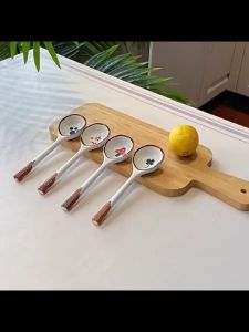 ช้อนเซรามิกยาวน่ารัก มื้อเย็น ประณีต สตอเบอรี่ เห็ด เนื้อสัมผัสมาก สำหรับการใช้งานได้จริง ที่นาน ช้อนเซรามิค คัดลอกเลย