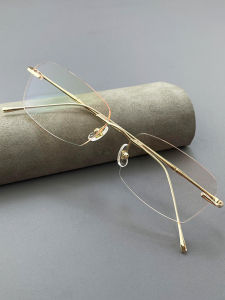 Ultra-Light Titanium Alloy Glasses Frame Prescription Reading Eyeglasses Frame Color-Changing Blue Light Blocking for Men And Women