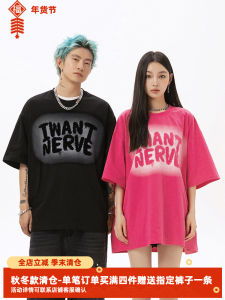 เสื้อยืดแขนสั้นพิมพ์ลายตัวอักษรเปิดรูสไตล์อเมริกันสำหรับผู้ชายและผู้หญิง ทรงหลวม ฤดูร้อน 2024 คอกลม