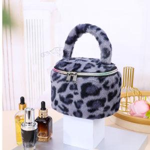 Large Capacity Makeup Bag with Leopard Pattern High Beauty Makeup Bag Travel Cosmetics Storage Makeup Bag New Large Capacity