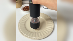 Electric Salt and Pepper Grinder Battery Operated ABS Salt Grinder Pepper Mill Automatic Salt and Pepper Grinder with Adjustable Coarseness for Seasoning and Cooking