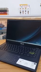 LAPTOP ASUS Murah Intel Celeron N4500 - Asus Numpad - E410KA-CL464 - 14"FHD - Ram 4gb - 64GB Emmc + 256GB SSD - Free 1 Tahun Office 365 - Star Black