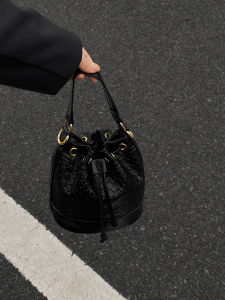 Stylish Bucket Bag Womens Crossbody Woven Handbag Fashionable Trendy Spring Summer New Retro Feel PU Leather Handbag