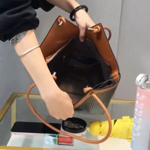 [BISA COD] 2562 tas selempang wanita import fashion tas bahu wanita terkiniian terbaru best seller\\n\\n Apa Itu Tas Selempang Wanita Import Fashion?\\n\\nTas selempang wanita import fashion adalah tas yang diimpor dari luar negeri dan dirancang dengan desain yang menarik serta berkualitas tinggi. Tas ini biasanya memiliki berbagai gaya dan model yang bisa disesuaikan dengan selera masing-masing pengguna.\\n\\n Kenapa Tas Import Menjadi Pilihan Populer?\\n\\nAda beberapa alasan mengapa tas import menjadi pilihan populer:\\n\\n- Kualitas: Tas import biasanya dibuat dari bahan berkualitas tinggi dan dirancang oleh desainer profesional.\\n- Desain: Tas import memiliki desain yang unik dan menarik, sehingga dapat memenuhi kebutuhan fashion pengguna.\\n- Keamanan: Tas import biasanya dilengkapi dengan fitur keamanan seperti kunci atau zipper, sehingga aman untuk menyimpan barang-barang penting.\\n\\n Perbedaan Tas Wanita Berkualitas dengan Tas Lokal\\n\\nTas wanita berkualitas biasanya memiliki beberapa perbedaan dibandingkan tas lokal:\\n\\n- Bahan: Tas berkualitas biasanya terbuat dari bahan yang lebih baik dan tahan lama.\\n- Desain: Tas berkualitas biasanya memiliki desain yang lebih unik dan menarik.\\n- Harga: Tas berkualitas biasanya lebih mahal dibandingkan tas lokal.\\n\\n Tips Memilih Tas Bahu Wanita Terkini\\n\\nBerikut adalah beberapa tips memilih tas bahu wanita terkini:\\n\\n- Pertimbangkan gaya dan model tas yang sesuai dengan penampilanmu.\\n- Perhatikan kualitas bahan dan konstruksi tas.\\n- Cek fitur keamanan tas, seperti kunci atau zipper.\\n- Pastikan ukuran tas sesuai dengan kebutuhanmu.\\n\\n Cara Mengenali Tas Wanita Berkualitas\\n\\nBerikut adalah beberapa cara mengenali tas wanita berkualitas:\\n\\n- Perhatikan bahan tas, apakah terbuat dari bahan berkualitas tinggi.\\n- Periksa konstruksi tas, apakah rapi dan kuat.\\n- Cek fitur keamanan tas, apakah lengkap dan aman.\\n- Perhatikan detail tas, apakah rapi dan presisi.\\n\\n Rekomendasi Tas Wanita Best Seller\\n\\nBerikut adalah daftar tas wanita terlaris yang wajib kamu miliki:\\n\\n- Tas selempang wanita import fashion\\n- Tas bahu wanita terkini\\n- Tas wanita berkualitas\\n\\n Tips Belanja Tas Wanita Online dengan Aman\\n\\nBerikut adalah beberapa tips belanja tas wanita online dengan aman:\\n\\n- Pilih toko online yang terpercaya dan memiliki reputasi baik.\\n- Baca ulasan dan rating pelanggan sebelum membeli.\\n- Pastikan toko online menyediakan metode pembayaran yang aman.\\n- Cek kebijakan pengembalian barang sebelum membeli.\\n\\n Kesimpulan\\n\\nMemilih tas wanita berkualitas sangat penting untuk menunjang penampilanmu. Dengan memperhatikan kualitas bahan, desain, dan fitur keamanan tas, kamu bisa mendapatkan tas yang sesuai dengan kebutuhanmu. Selalu pastikan untuk membeli tas dari toko online yang terpercaya dan aman.\n}