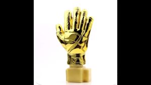 Găng tay vàng cúp bóng đá kim loại cao cấp dày chân đế vững chắc đồ lưu niệm thể thao trao thưởng cho thủ môn xuất sắc