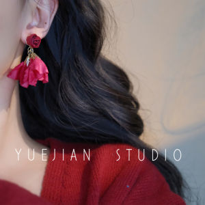 Red Rose Flower Earrings Womens Elegant Wedding Jewelry No Piercing Required Fashionable Floral Stud Earrings for Ladies