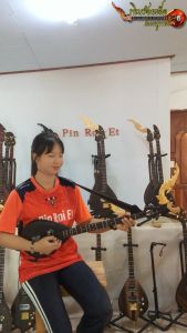 บอดี้งานน้ำมัน พิณไฟฟ้าไม้แต้ดำรุ่น Economize 15 เฟรต 2 คอนแทค อะไหล่สีเงิน คุณภาพสูง