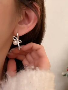 ต่างหู โบว์โลหะ ต่างหูแหวนมุก ทันสมัย สไตล์มินิมอล