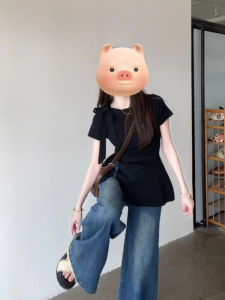 เสื้อยืดแขนสั้นผู้หญิงทรงเข้ารูปสไตล์ฝรั่งเศสพร้อมโบว์ผีเสื้อสำหรับฤดูร้อน 2025 สีดำ เสื้อผ้าทำงานสไตล์เกาหลีแบบลำลอง