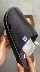 KHANS - Sandal Slipper Pria Wanita - Max Black