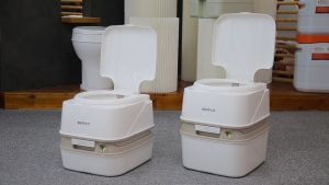 SEAFLO สุขาเคลื่อนที่ 12 ลิตร ชักโครกเคลื่อนที่ ส้วมคนแก่ ส้วม สุขา ชักโครก พกพา Portable toilet