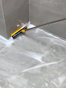 แปรงถูพื้น 3in1แปรงขัดพื้น แปรงทำความสะอาด ปาดน้ำ ขัดได้ทุกซอกทุกมุม ด้ามยาว แข็งแรงทนทาน