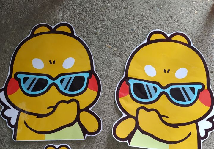 Tem%20qoobee%20%C4%91eo%20k%C3%ADnh%20cool%20ng%E1%BA%A7u%20decal%20d%C3%A1n%20trang%20tr%C3%AD%20xe%20t%E1%BA%A3i,%20xe%20%C3%B4%20t%C3%B4%20-%20Image%202