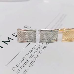 กระดุมข้อมือลายทางแกะสลักสำหรับผู้ชาย แฟชั่นลายสี่เหลี่ยม