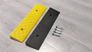 Bộ 4 Miếng Đệm Giảm Tốc Độ Chống Trượt Cho Sân Bãi Rửa Xe Biển Báo Đường Bậc Thang Nhựa