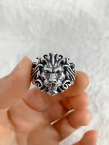Cincin Desain Klasik: Cincin Pria Motif Singa Ikal
