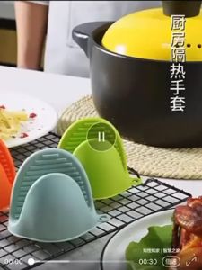 🔥SG READY STOCK🔥 Kitchen Silicone Heat Resistant Gloves Oven Mircrowave Anti-Scald Clip Thick Finger Protectors