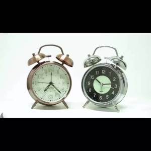 1pc 4.5 inch Retro Electroplating Metal Alarm Clock Luminous Dial Loud Volume Wake-Up Alarm Clock (Excluding Battery)